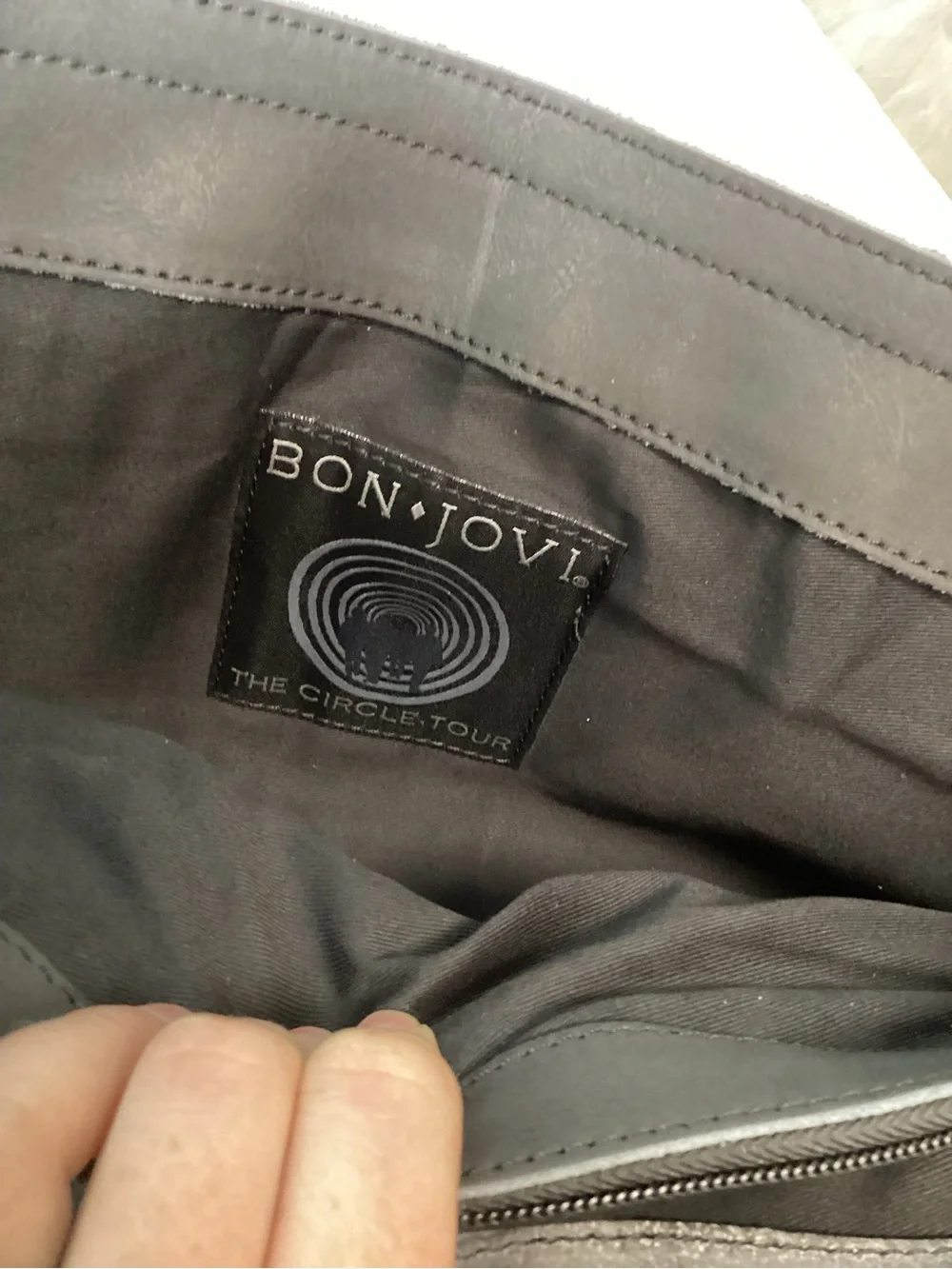 {2} Bon Jovi The Circle Tour: VIP Package